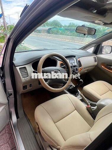 Toyota Innova G 7 chỗ Bạc