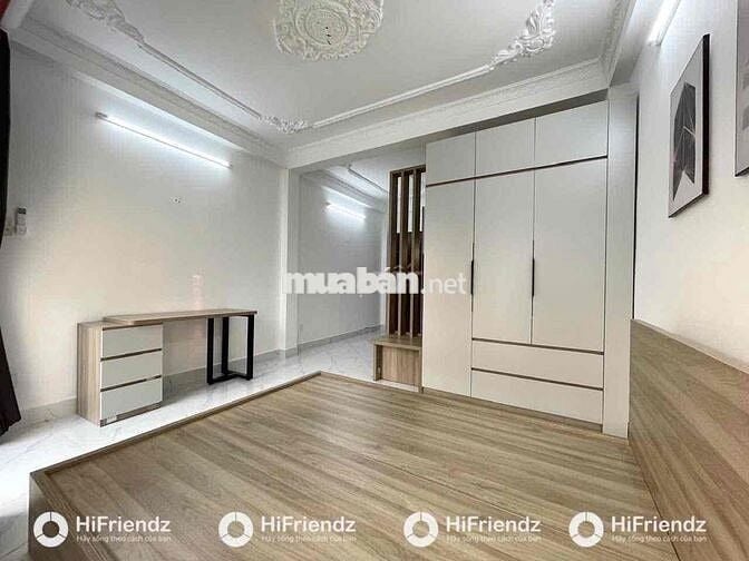 CHDV TẠI NGÃ 4 BỐN XÃ-GẦN ĐẦM SEN-ĐH VĂN HIẾN