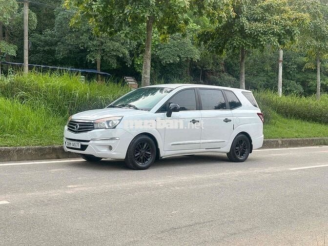 Ssangyong Stavic 2017 máy dầu 9 chỗ không niên hạn