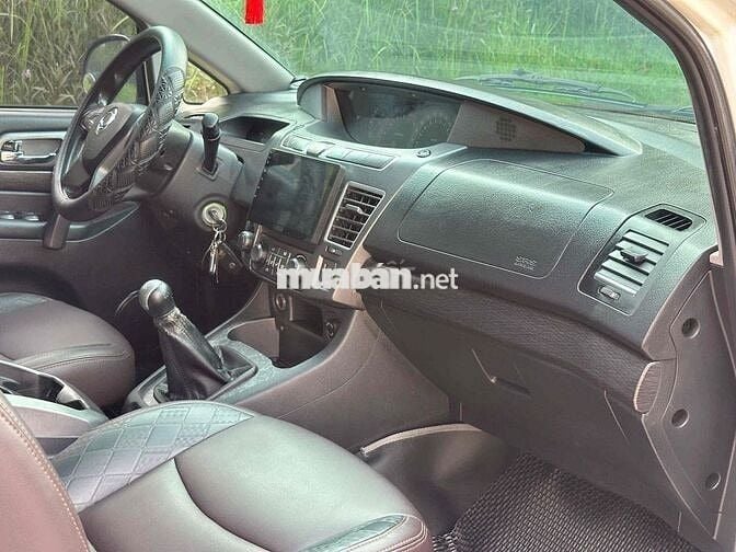 Ssangyong Stavic 2017 máy dầu 9 chỗ không niên hạn