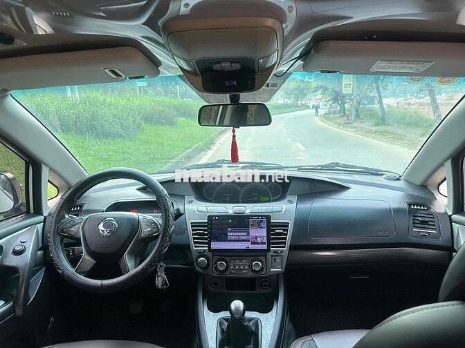 Ssangyong Stavic 2017 máy dầu 9 chỗ không niên hạn