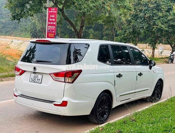 Ssangyong Stavic 2017 máy dầu 9 chỗ không niên hạn