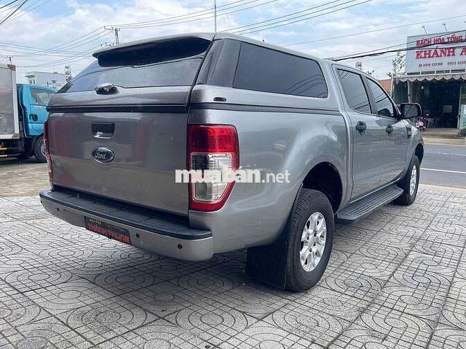 Ford Ranger XLS 2018 Số tự động 4x2 màu bạc