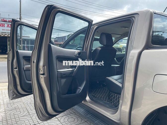 Ford Ranger XLS 2021 tự động 4x2 màu vàng cát