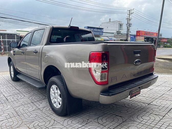 Ford Ranger XLS 2021 tự động 4x2 màu vàng cát