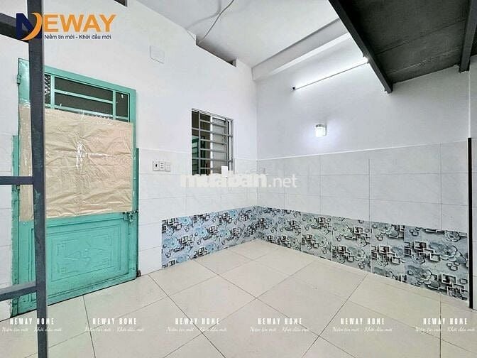 Phòng trọ có gác cửa sổ trời sẵn máy lạnh, kệ bếp ngay hồ văn long 