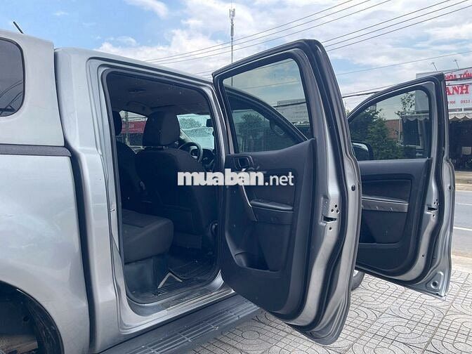 Ford Ranger XLS 2018 Số tự động 4x2 màu bạc