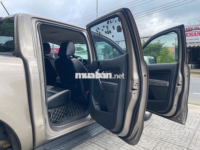 Ford Ranger XLS 2021 tự động 4x2 màu vàng cát