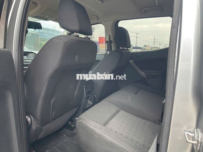 Ford Ranger XLS 2018 Số tự động 4x2 màu bạc