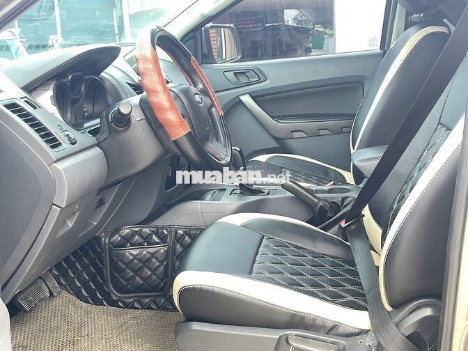 Ford Ranger XLS 2014 tự động 4x2 màu vàng cát