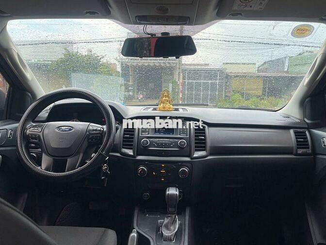Ford Ranger XLS 2018 Số tự động 4x2 màu bạc