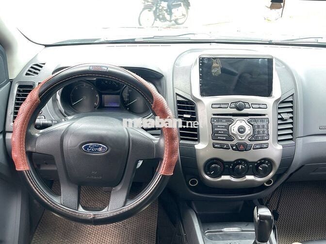 Ford Ranger XLS 2014 tự động 4x2 màu vàng cát