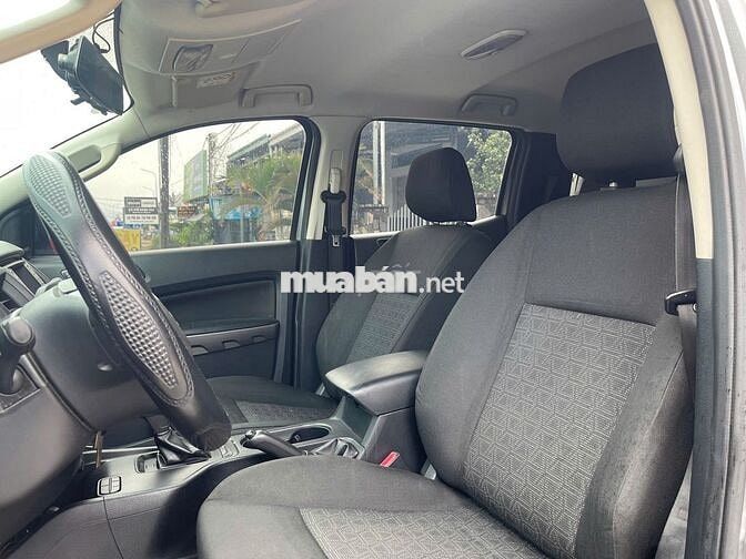 Ford Ranger XLS 2018 Số tự động 4x2 màu bạc