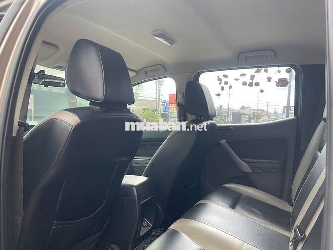 Ford Ranger XLS 2021 tự động 4x2 màu vàng cát