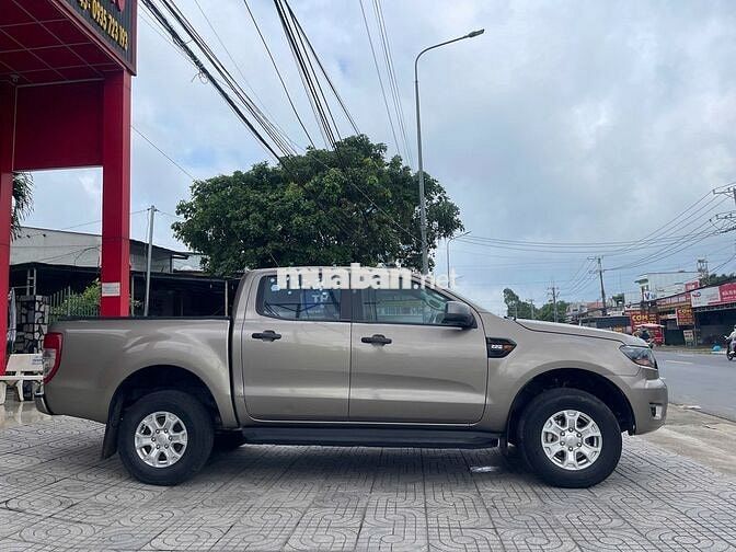 Ford Ranger XLS 2021 tự động 4x2 màu vàng cát