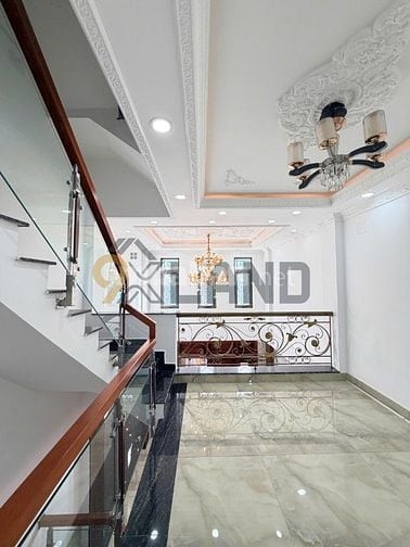 HOT NHÀ ĐẸP HXH SÁT PHẠM VĂN ĐỒNG 5 TẦNG HOÀN CÔNG CHUẨN CHỈNH 