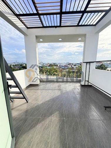 HOT NHÀ ĐẸP HXH SÁT PHẠM VĂN ĐỒNG 5 TẦNG HOÀN CÔNG CHUẨN CHỈNH 