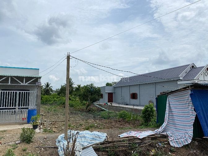 Bán gấp đất 2MT, gần trường học, uỷ ban, QH full thổ cư, đất kế đã xây