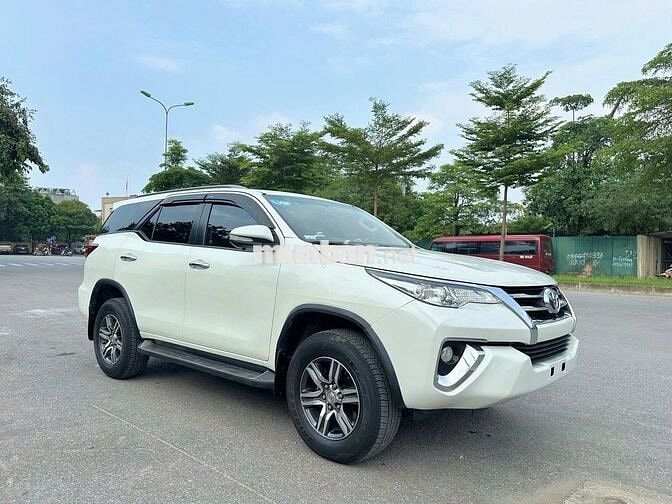 Fortuner 2017 xăng 4x2 AT chạy chuẩn hơn 14v km