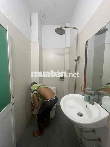 Nhà thuê liên khu 5-6 có 2 phòng ngủ hẻm 6m ô tô vào nhà