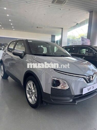 VinFast VF 5 SUV điện 326 km/sạc