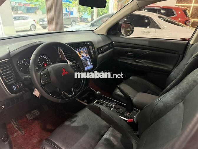 Mitsubishi Outlander Premium 2.0L 2019 Trắng