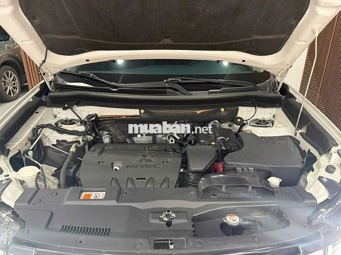 Mitsubishi Outlander Premium 2.0L 2019 Trắng