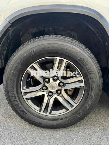 Toyota Fortuner 2022 Trắng Tự động