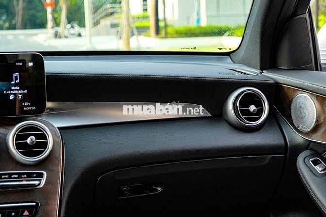 Mercedes GLC 200 4Matic 2019 Trắng 38.000km