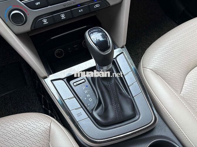Hyundai Elantra 1.6 AT 2019 Vàng cát