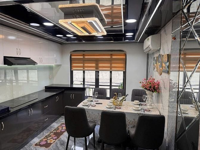 Nhà Phố 5 Tầng Có Thang Máy, Hẻm 5,5m Nguyễn Tư Giản, Giá Chỉ 7,7 Tỷ