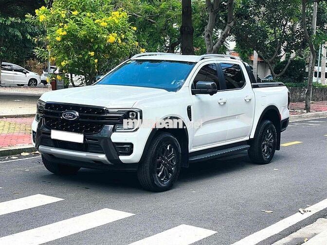 Ford Ranger Wildtrak 4x4 2025 xe cá nhân đi ít