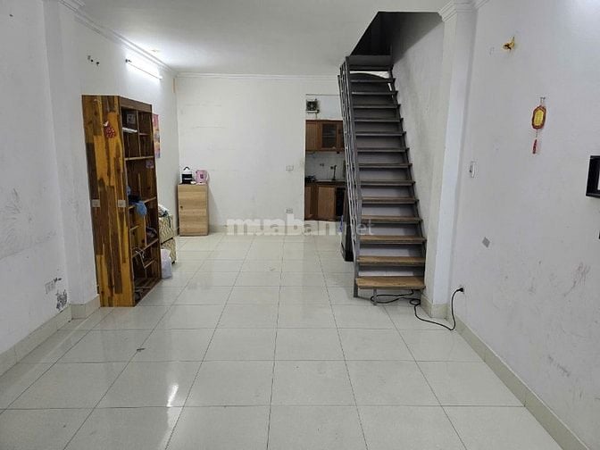 Cho thuê nhà 2T ở Yên Nghĩa, đủ đồ đạc, mang quần áo đến ở luôn.