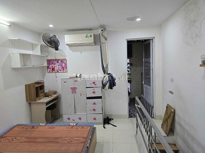 Cho thuê nhà 2T ở Yên Nghĩa, đủ đồ đạc, mang quần áo đến ở luôn.