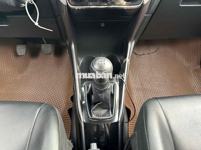 Toyota Vios 2025 Số sàn 30000 km Vàng cát