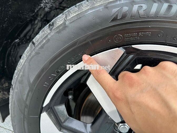 Toyota Vios 2025 Số sàn 30000 km Vàng cát