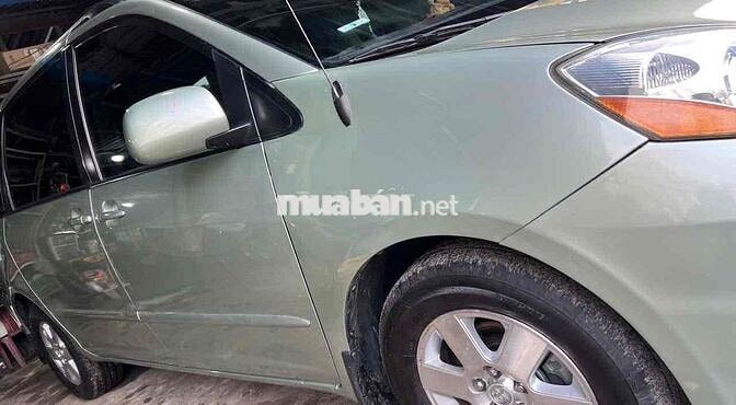 Toyota Sienna LE 2009
