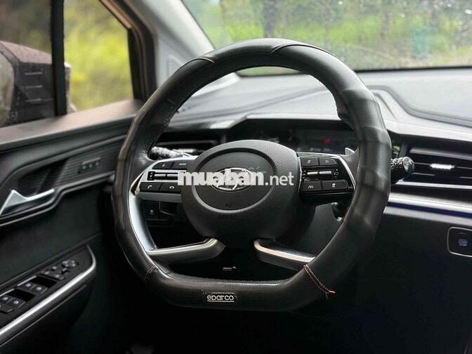 Hyundai Custin Cao Cấp 2.0T sản xuất 2024