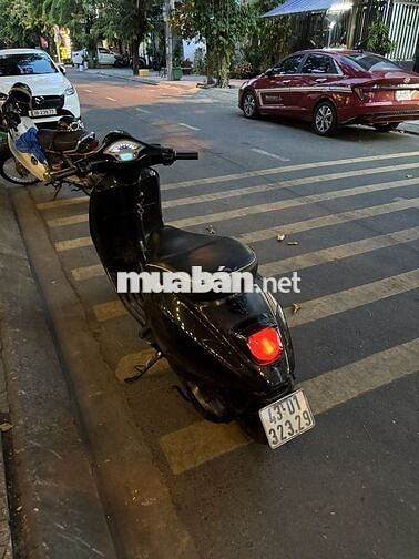 Piaggio Vespa Primavera xe tay ga màu Đen bóng
