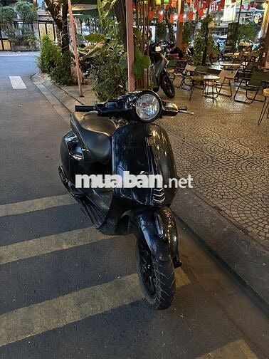 Piaggio Vespa Primavera xe tay ga màu Đen bóng