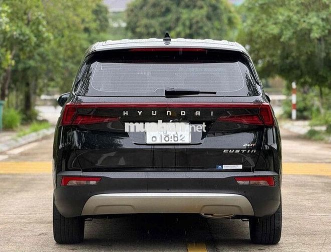 Hyundai Custin Cao Cấp 2.0T sản xuất 2024