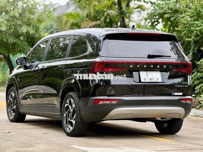 Hyundai Custin Cao Cấp 2.0T sản xuất 2024