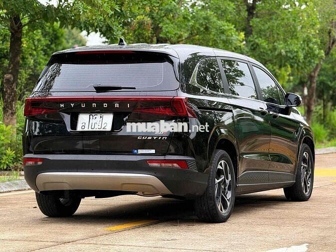Hyundai Custin Cao Cấp 2.0T sản xuất 2024