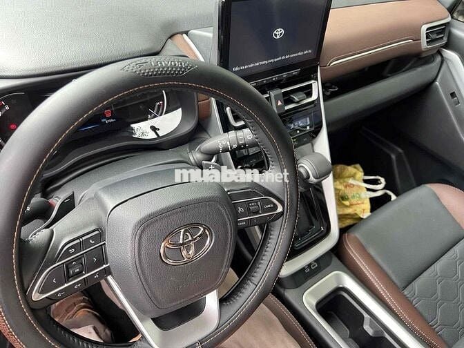 Toyota Innova Cross 2.0V 2025 Trắng 8000km