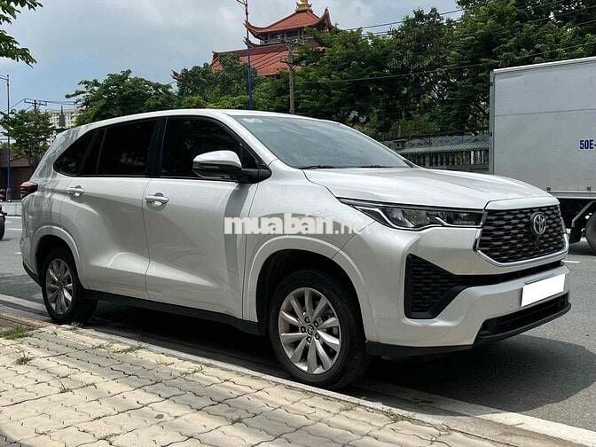 Toyota Innova Cross 2.0V 2025 Trắng 8000km