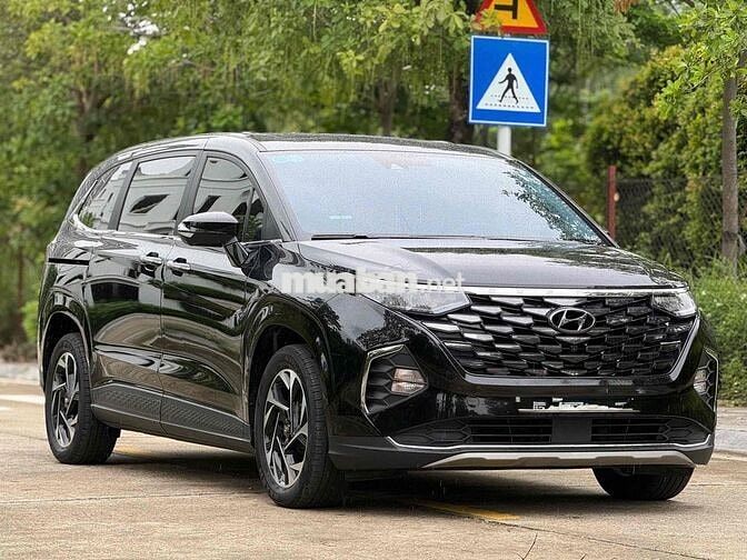 Hyundai Custin Cao Cấp 2.0T sản xuất 2024
