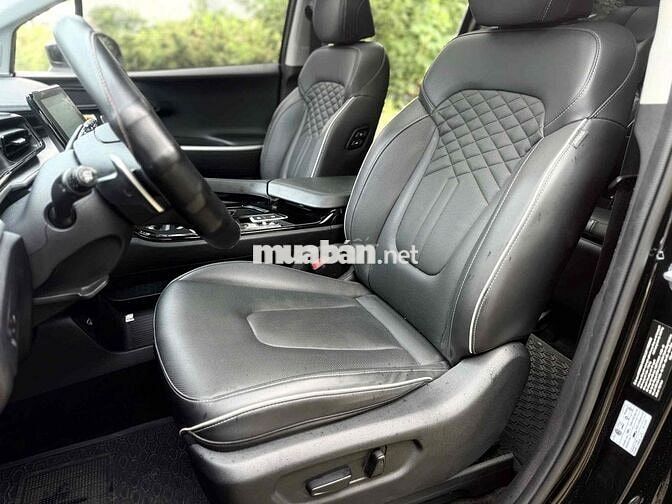 Hyundai Custin Cao Cấp 2.0T sản xuất 2024