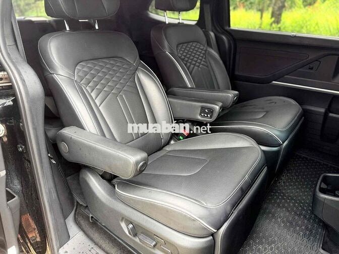 Hyundai Custin Cao Cấp 2.0T sản xuất 2024