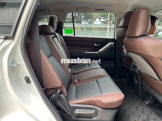 Toyota Innova Cross 2.0V 2025 Trắng 8000km