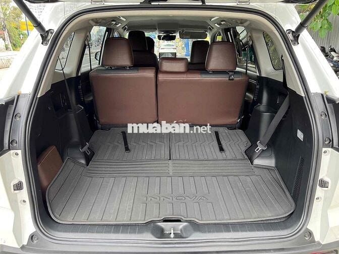 Toyota Innova Cross 2.0V 2025 Trắng 8000km
